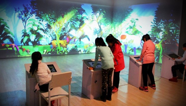 墻面投影互動(dòng)涂鴉-好奇數(shù)字科技