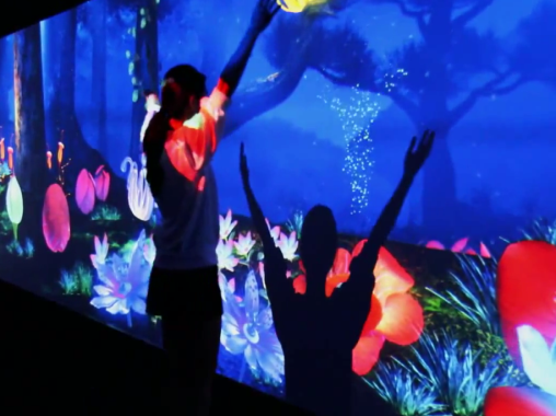 墻面投影體感互動-蘇州好奇數(shù)字科技